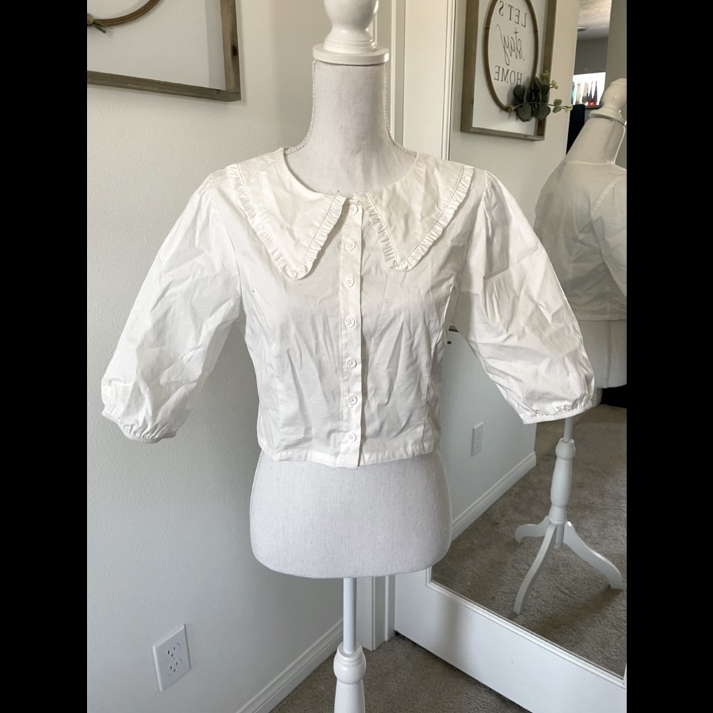 White Button-up Cropped Blouse with Large Lapels